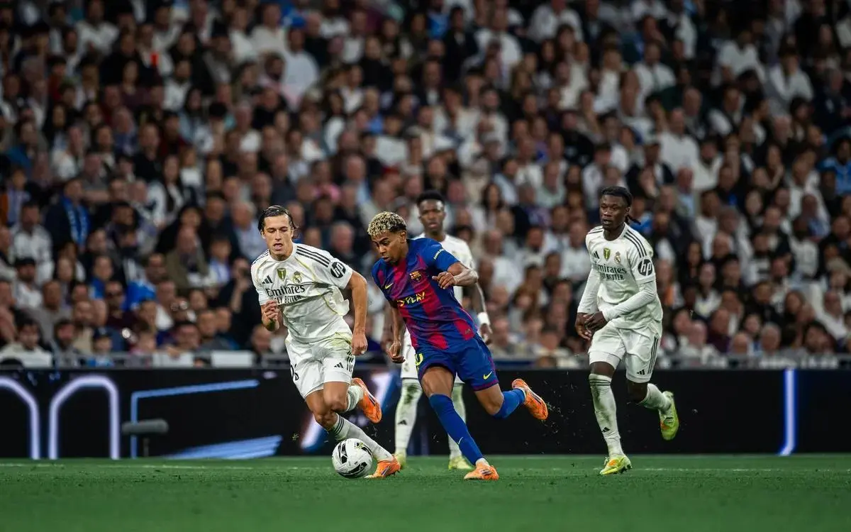 مواعيد مباريات اليوم الأحد 11-1-2026 والقنوات الناقلة.. برشلونة يصطدم بـ ريال مدريد والزمالك يواجه زد