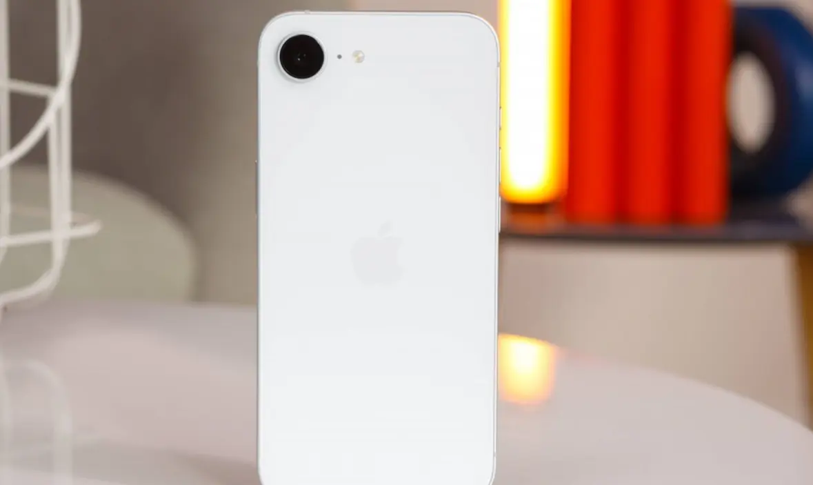 هاتف iPhone 17e يأتي بشريحة A19 مخفّضة الأداء مع شاشة محسّنة - التقنية بلا حدود