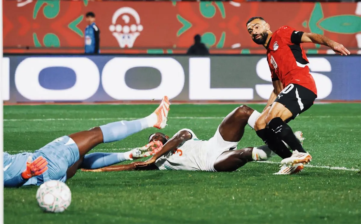أوكوشا: رأينا محمد صلاح "الشاب" أمام كوت ديفوار.. ولا يمكن محو تاريخه