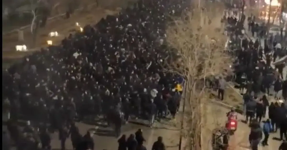 الاتحاد الأوروبي يدين قمع مظاهرات إيران ويطلب بالإفراج عن المعتقلين