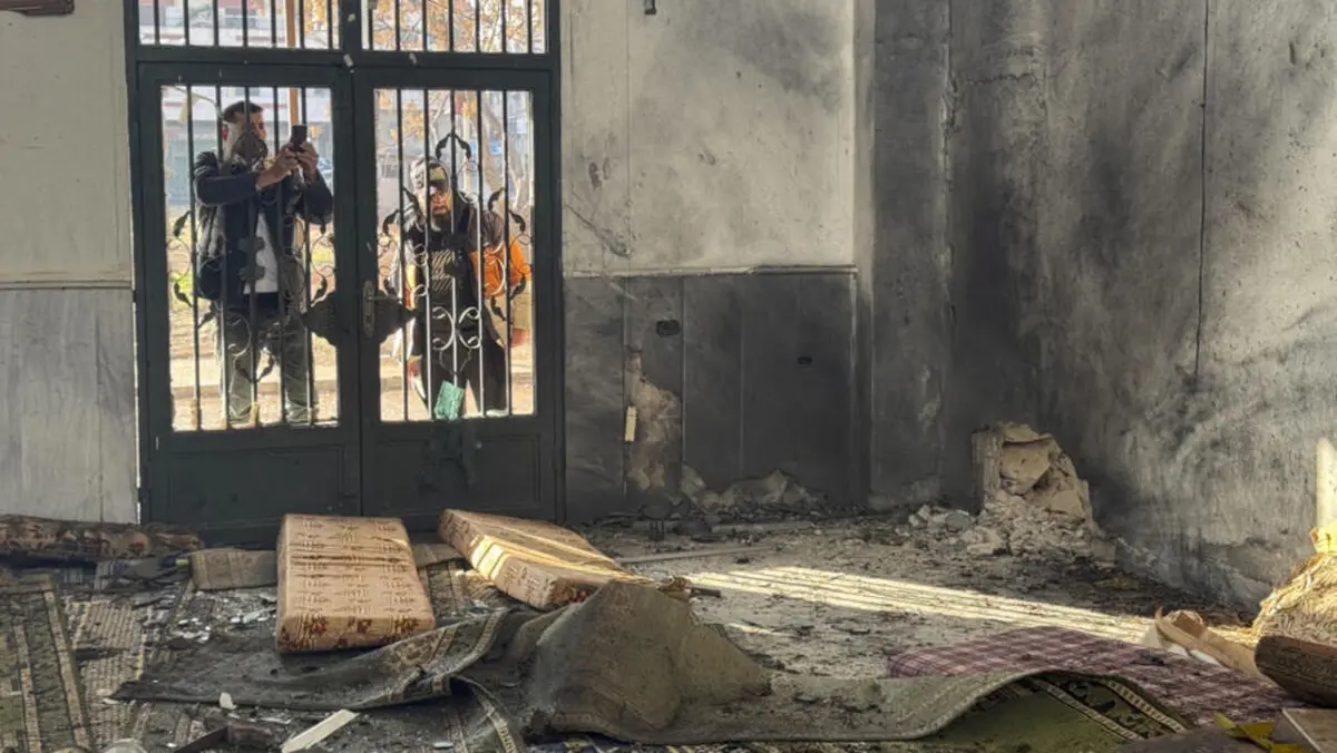 السلطات السورية تعلن توقيف شخصين من تنظيم "الدولة الإسلامية" بتهمة التورط في تفجير مسجد بحمص