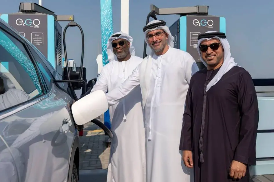 الإمارات تحتضن سادس أضخم مجمّع شحن فائق السرعة للسيارات الكهربائية