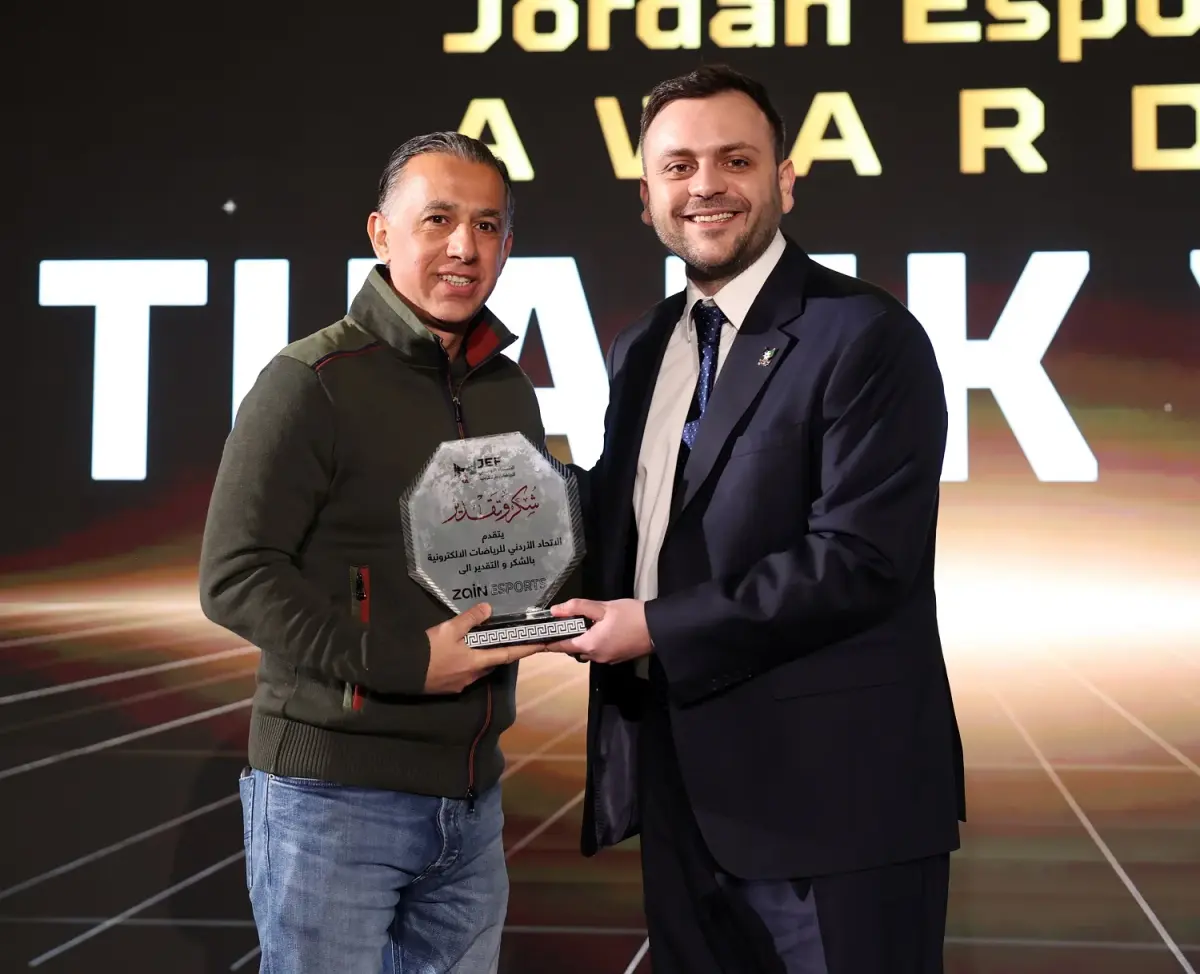 هاشتاق عربي - الأمير عمر بن فيصل يكرّم مركز زين للرياضات الإلكترونية