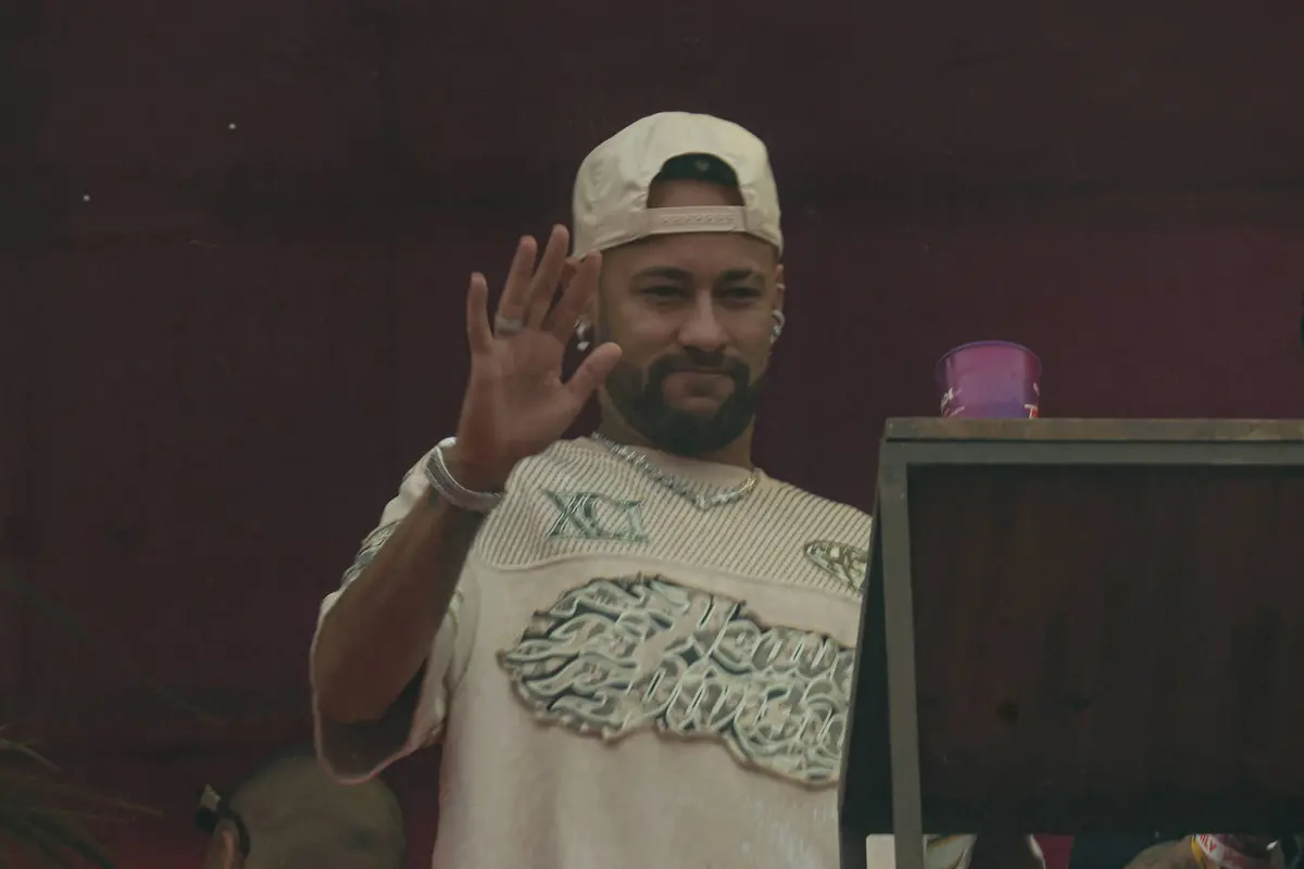 بـ56 مليون يورو.. نيمار يحقق حلم الطفولة