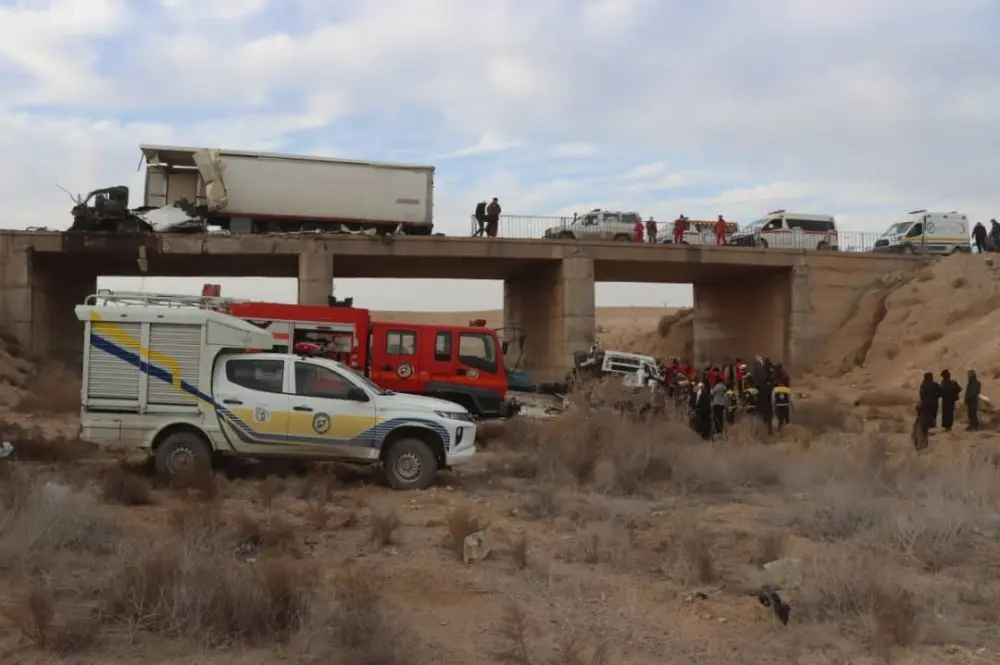 وفاة 4 أشخاص بحادث سير على طريق دير الزور–تدمر