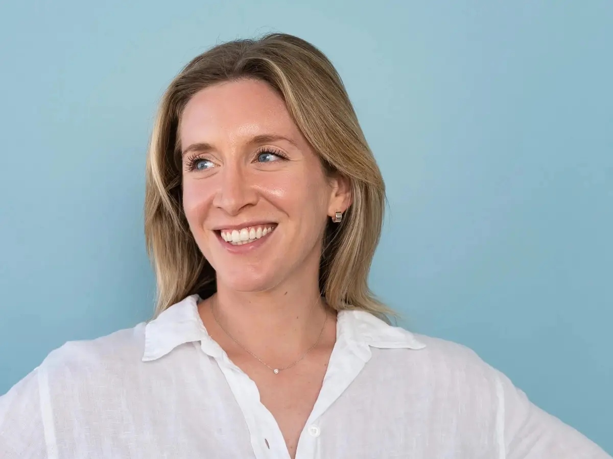 امرأة في الثلاثين تكسر قيد الوظيفة وتقتحم نادي السبعة أرقام