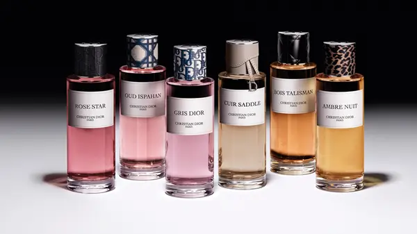 زهرة الخليج - CUIR SADDLE.. عطر الجلود بلمسة عصرية