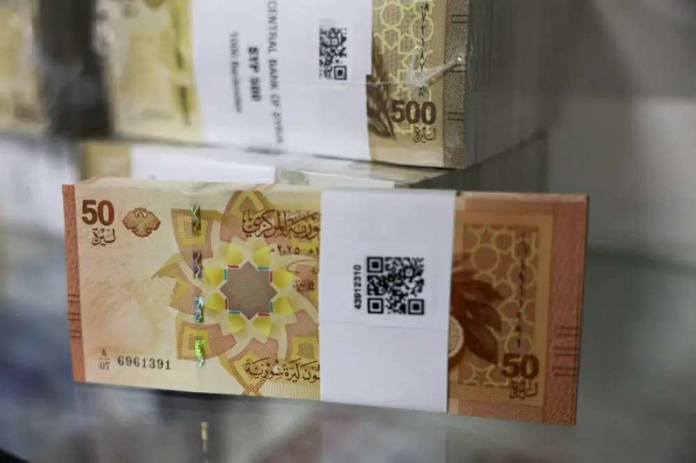 استقرار الليرة السورية بعد هبوط طفيف مع استمرار عملية استبدال العملة الجديدة