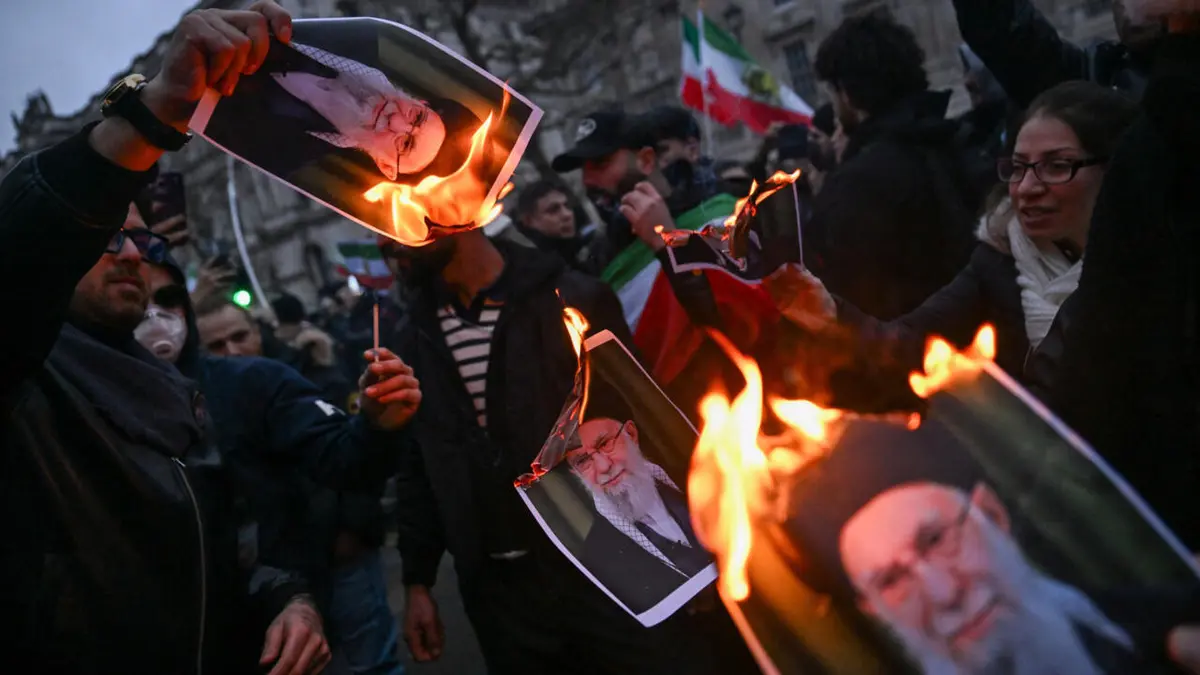 طهران تستدعي سفراء أربع دول أوروبية بشأن دعم الاحتجاجات وماكرون يندد بـ"عنف الدولة"