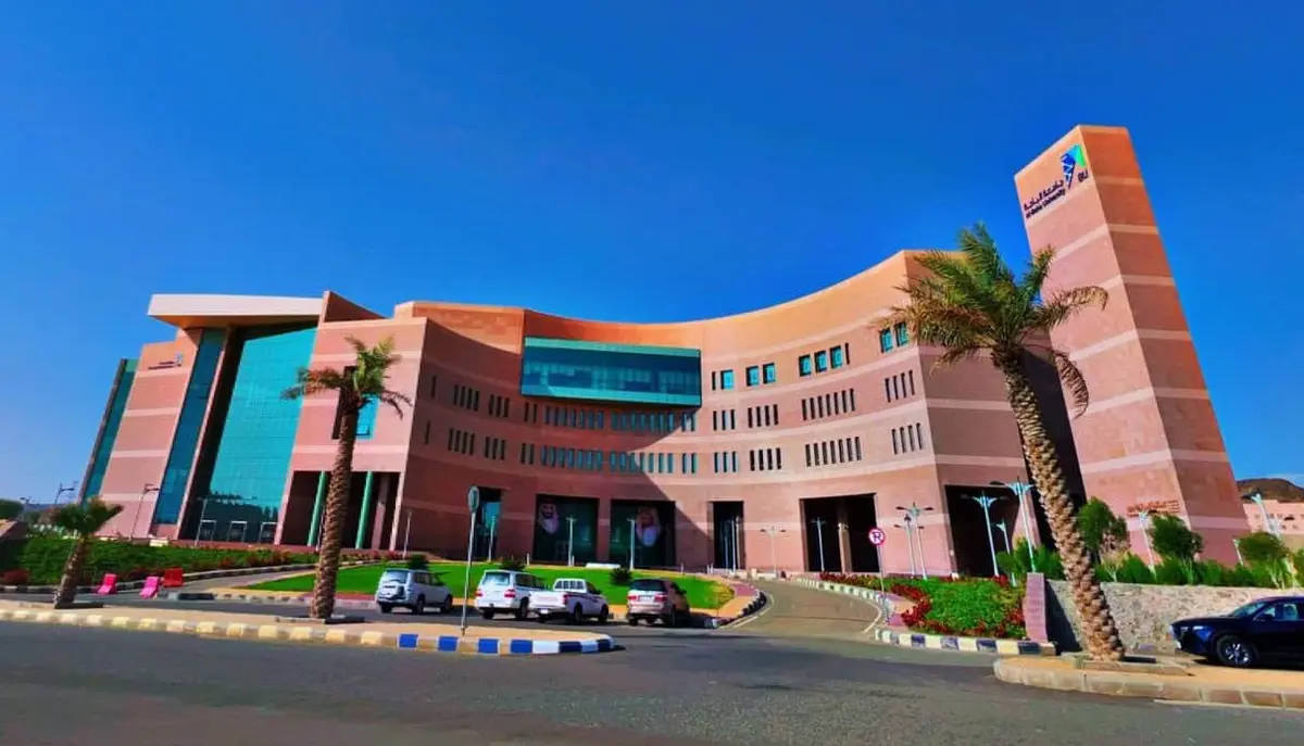 جامعة الباحة: 865 برنامجًا لـ163 ألف مستفيد