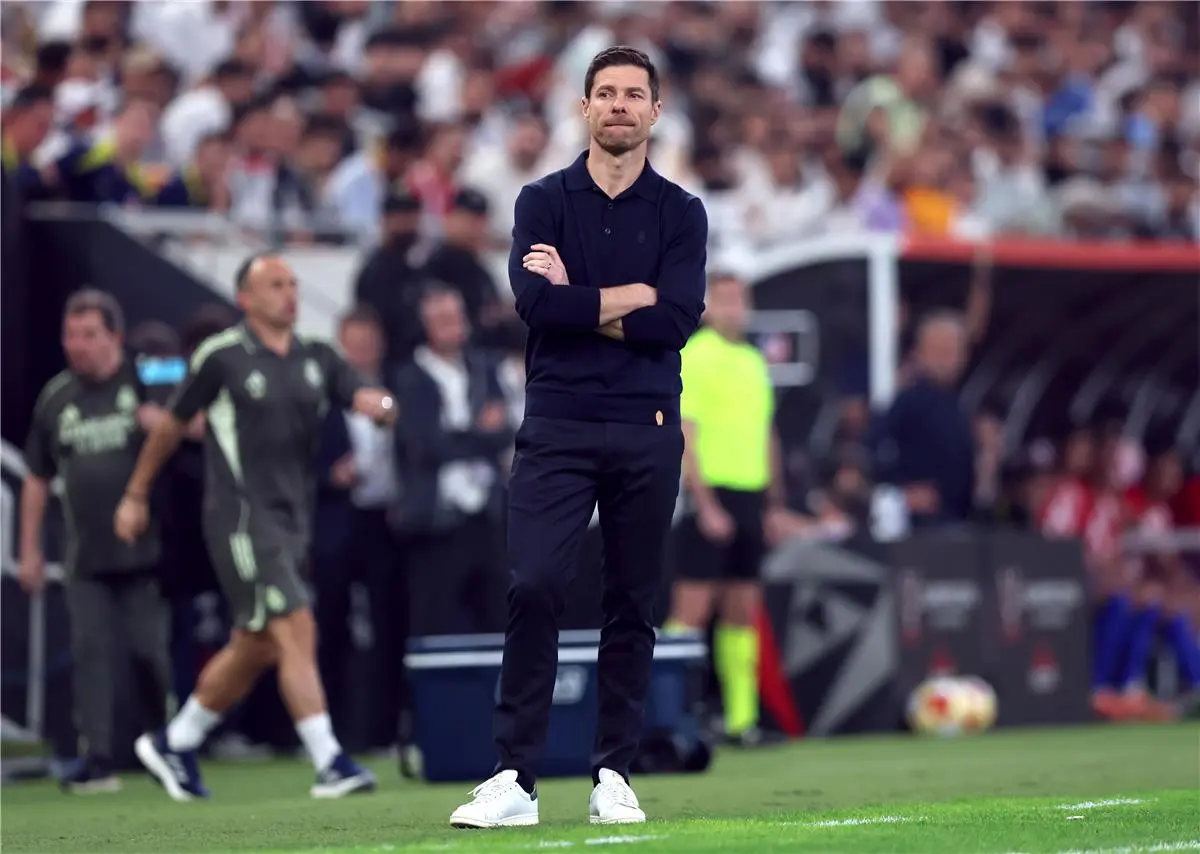 ريال مدريد يتخذ قرارًا هامًا بشأن ألونسو بعد خسارة السوبر الإسباني