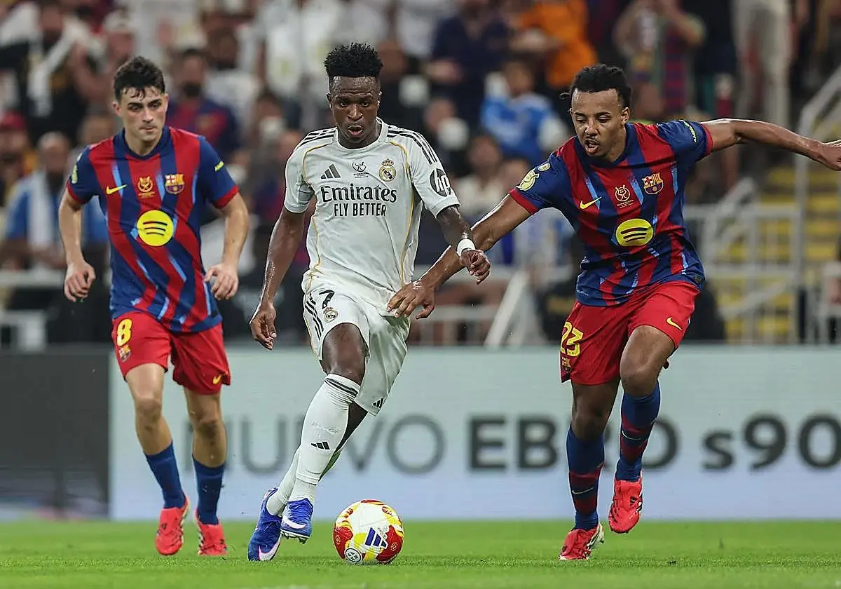 "لم يحدث لأنها مباراة نهائية".. خبير تحكيمي: لاعب ريال مدريد استحق الطرد أمام برشلونة