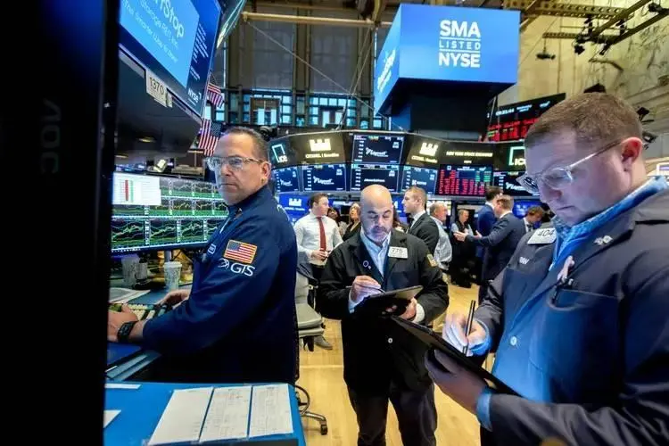 الأسهم الأمريكية والأوروبية تفتتح الأسبوع عند مستويات قياسية جديدة