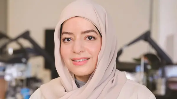 زهرة الخليج - عائشة العطية: حولت التراث إلى فن ملموس