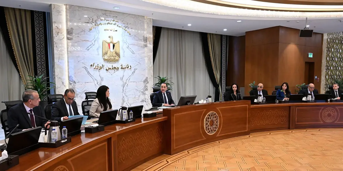 رئيس الوزراء يتابع ملف حصر التكلفة الاقتصادية لأعداد اللاجئين والمهاجرين المقيمين - أموال الغد