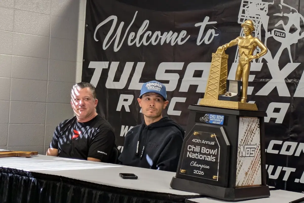 Smoke is back at Chili Bowl and Larson v Bell takes center stage