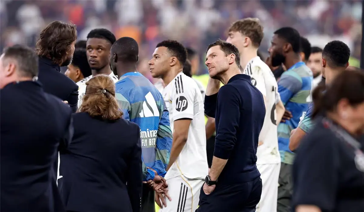 اللحظات الأخيرة.. مقطع فيديو يثير الجدل حول تراجع سلطة ألونسو أمام مهاجم ريال مدريد