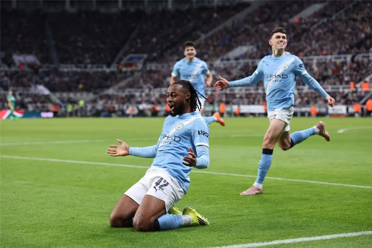 مانشستر سيتي يضع قدمًا في نهائي كأس كاراباو بثنائية أمام نيوكاسل