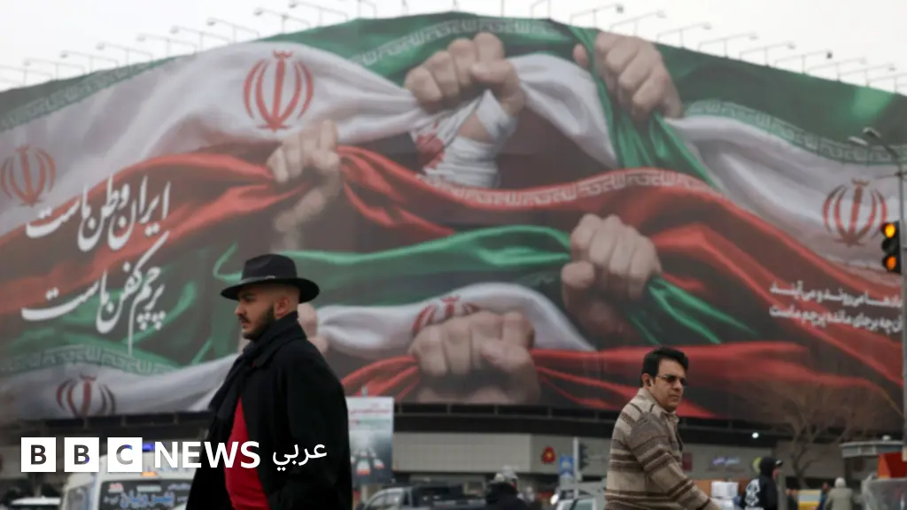 مظاهرات إيران: "نظام خامنئي لن يخرج منها كما دخلها" - مقال في الغارديان - BBC News عربي