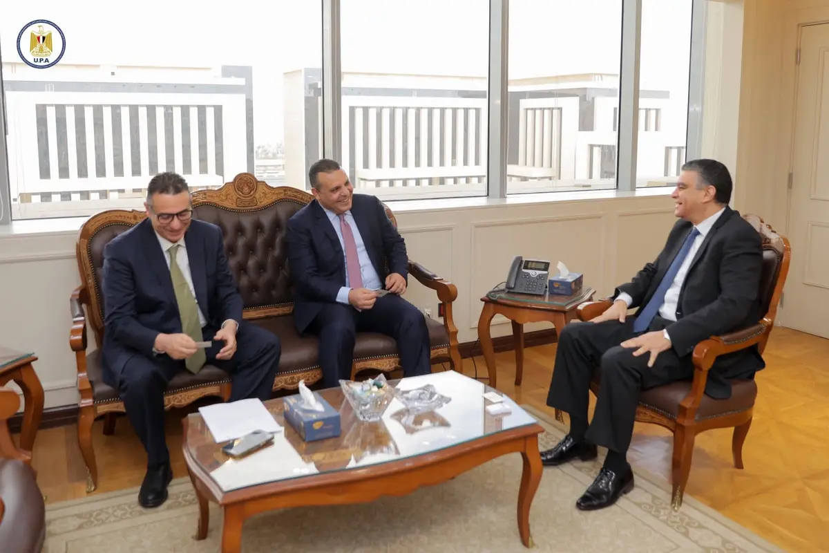 رئيس هيئة الشراء الموحد يستقبل رئيس التمثيل التجاري المصري لبحث توطين الصناعات الطبية