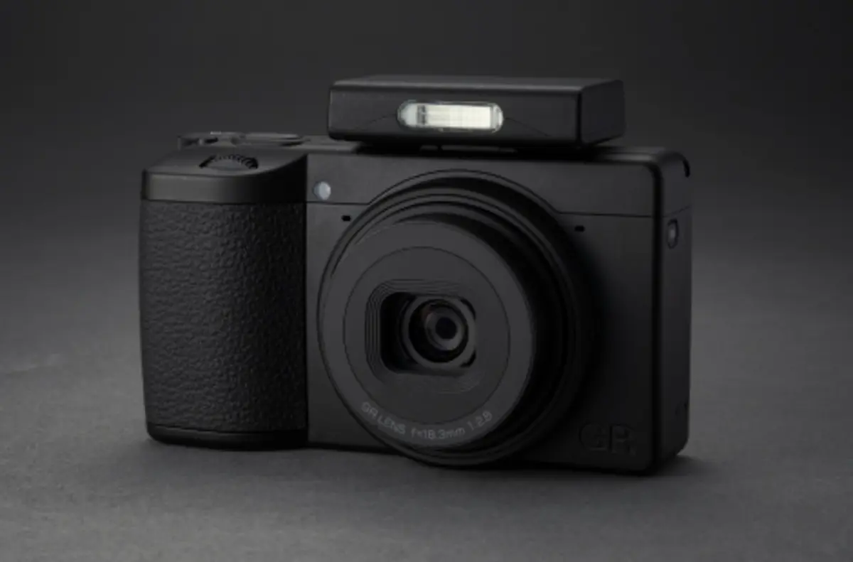 إطلاق كاميرا Ricoh GR IV بالأبيض والأسود في فبراير 2026