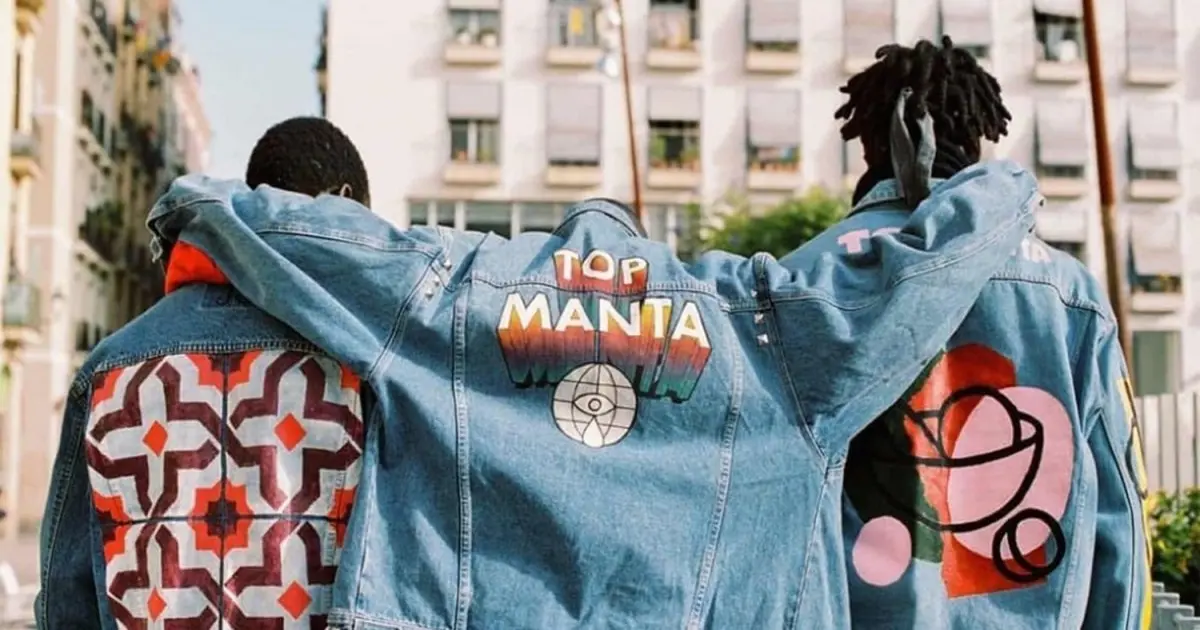 "توب مانتا".. علامة بائعي الرصيف المهاجرين إلى برشلونة