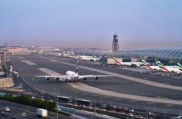 مطار دبي الأول عالمياً بعدد المسافرين الدوليين في 2025 (فيديو)