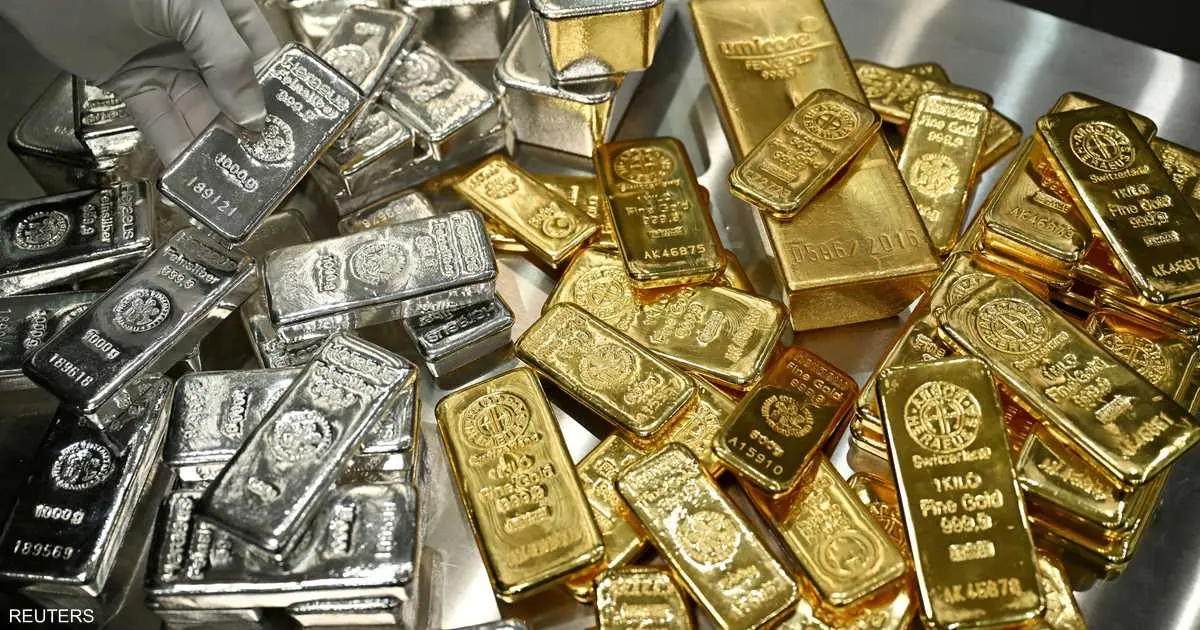 الذهب يقترب من قمته التاريخية والفضة تحطم حاجز 90 دولاراً