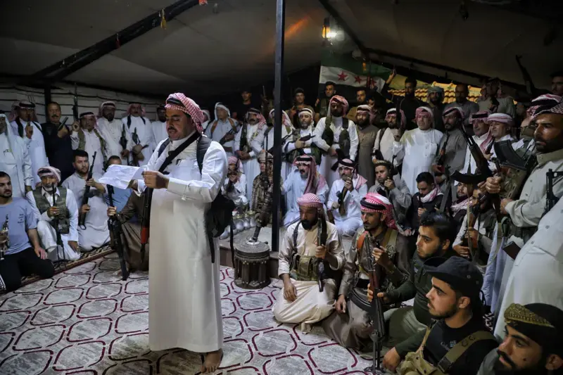 صحيفة المدن: الحكومة السورية تنسّق مع شخصيات عشائرية بارزة لتشجيع الانشقاق عن قسد