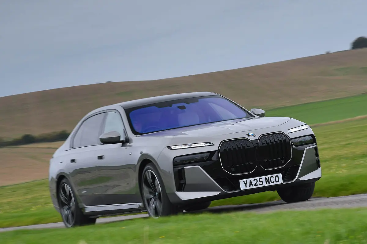 بي ام دبليو تتفوق على مرسيدس بسهولة في المبيعات الفاخرة