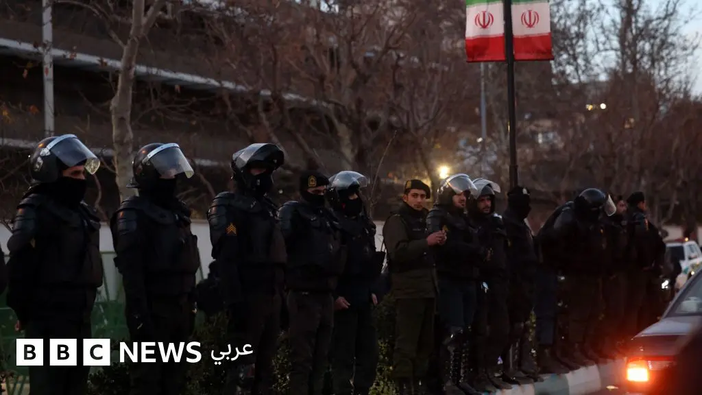 دونالد ترامب: الرئيس الأمريكي يقول إنه أُبلغ بتوقف "عمليات الإعدام" في إيران - BBC News عربي