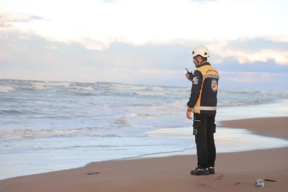 انقلاب قارب صيد قبالة طرطوس يسفر عن وفاة شخصين وفقدان ثالث