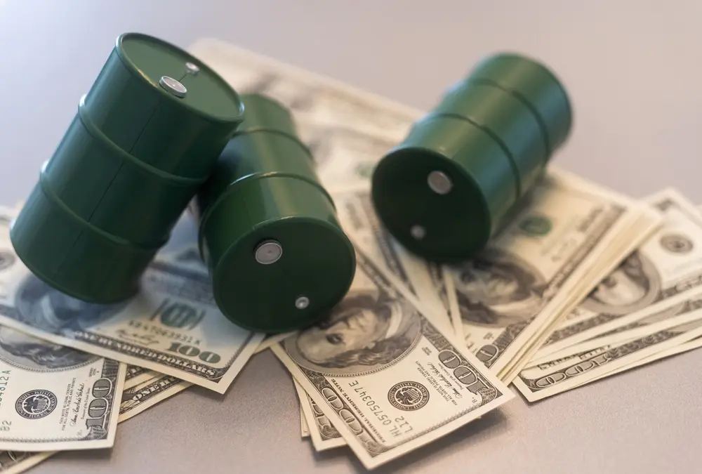 ترامب يهدئ رياح الحرب.. أسعار النفط العالمية تهبط بأكثر من 2% تزامنًا مع انفراجة في الملف الإيراني