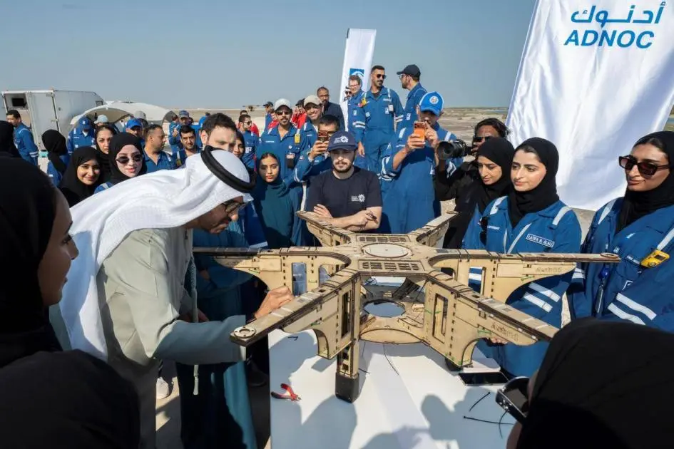 سلطان الجابر يزرع شجرة القرم رقم 5 ملايين ضمن مبادرات «أدنوك» البيئية