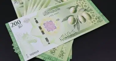 الذهب يحافظ على مستوياته العالية مع انخفاض نسبي لليرة السورية