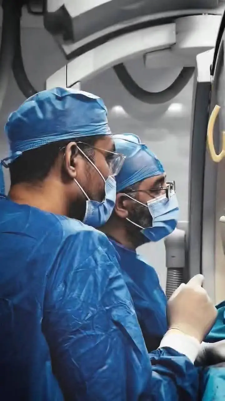 «الرعاية الصحية» تعلن نجاح أول تدخل بتقنية كيّ العقد العصبية لعلاج اضطرابات نظم القلب بإقليم القناة