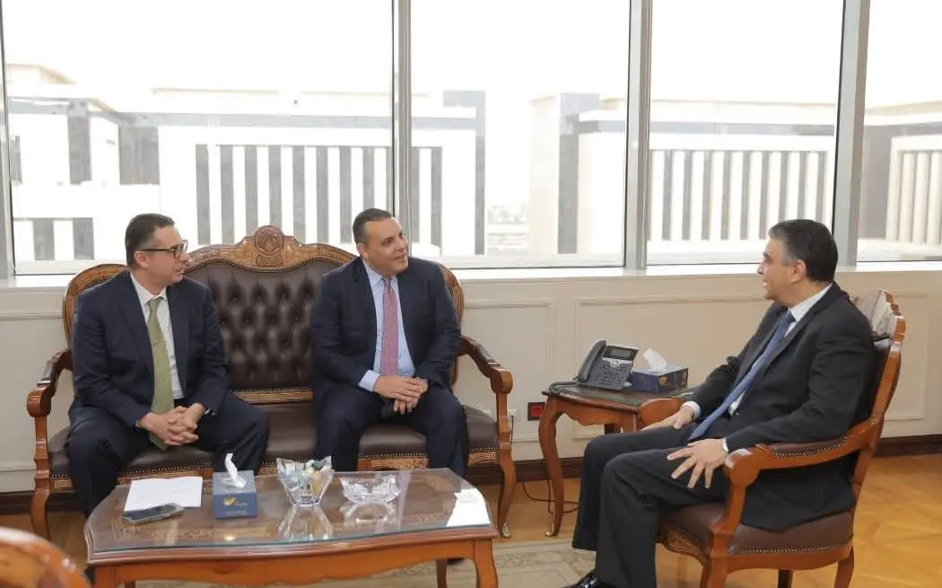 التمثيل التجاري والشراء الموحد يبحثان توطين الصناعات الطبية وفتح أسواق تصديرية جديدة - أموال الغد