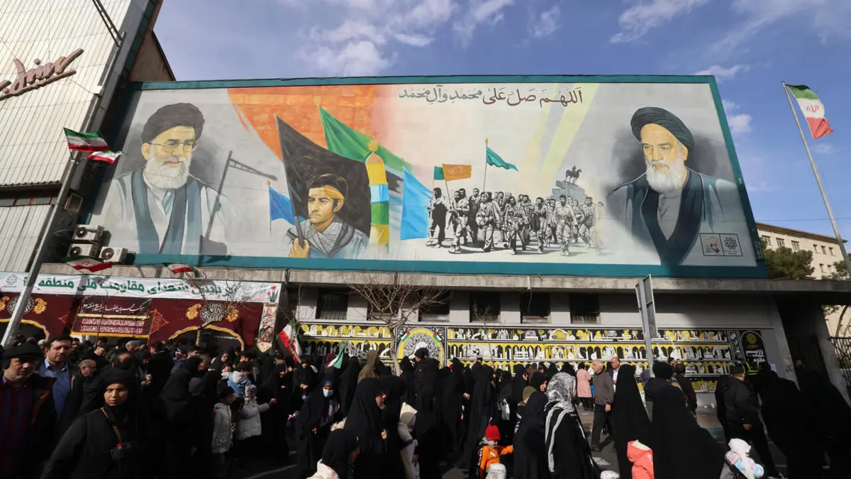 الاحتجاجات في إيران: أمريكا تسحب جنودها من قطر وطهران تؤكد أنها سترد على أي هجوم