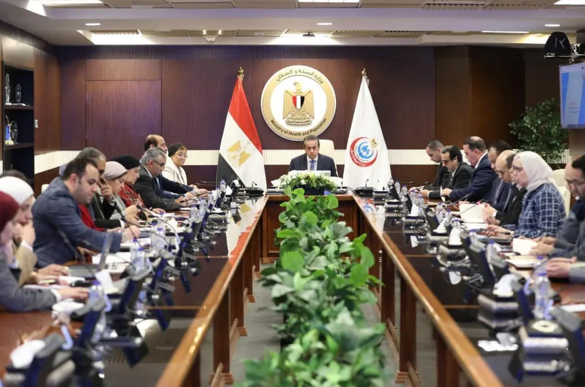 وزير الصحة يناقش الخطة الاستثمارية لوزارة الصحة ويتابع مستجدات المرحلتين الثانية والثالثة من منظومة التأمين الصحي الشامل