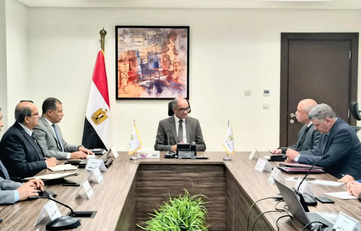 نائب وزير الإسكان يتابع سير العمل بعدد من الملفات الاستراتيجية لقطاع المرافق - أموال الغد