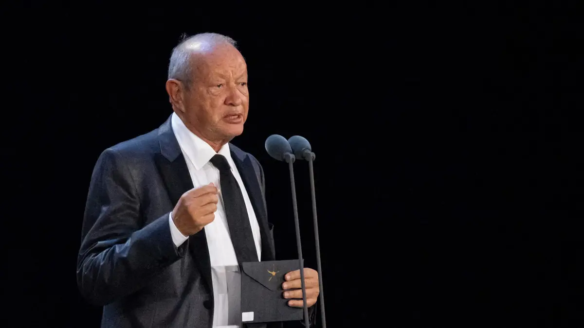 "شوطة واحدة".. ساويرس يبدي استغرابه من أداء مصر أمام السنغال