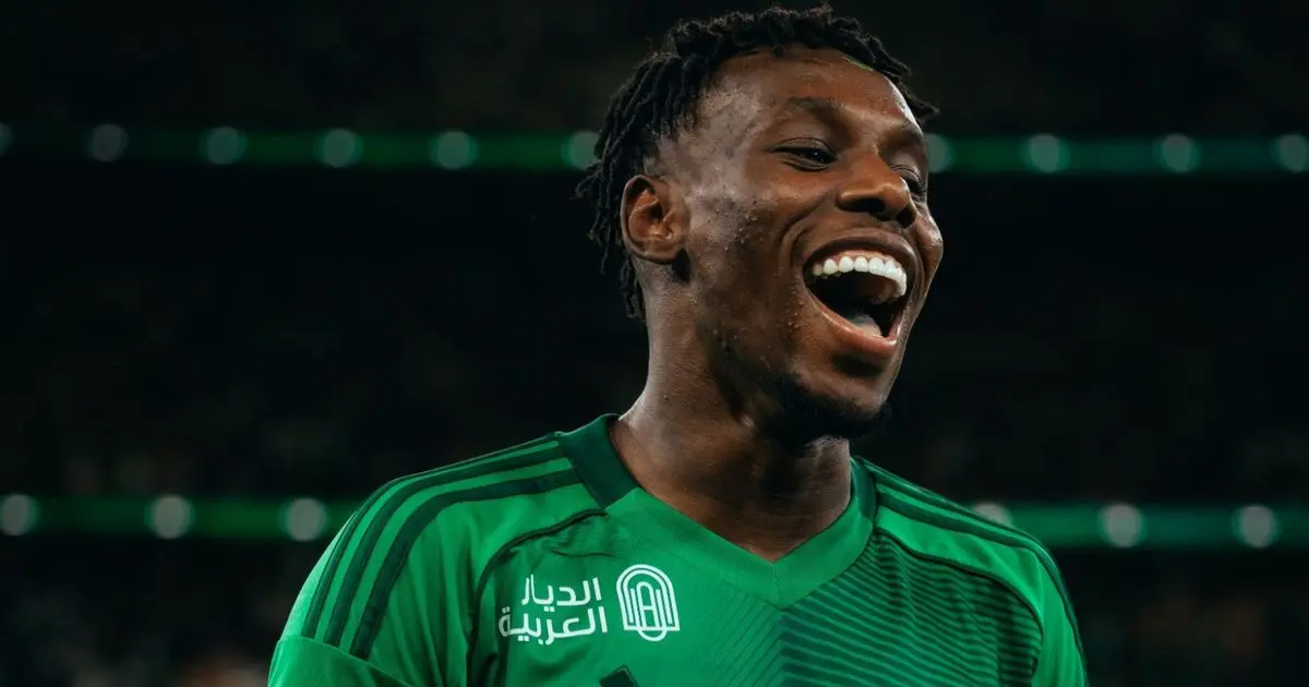زكريا هوساوي الأفضل وتقييم متوسط لرياض محرز في مباراة الأهلي والتعاون