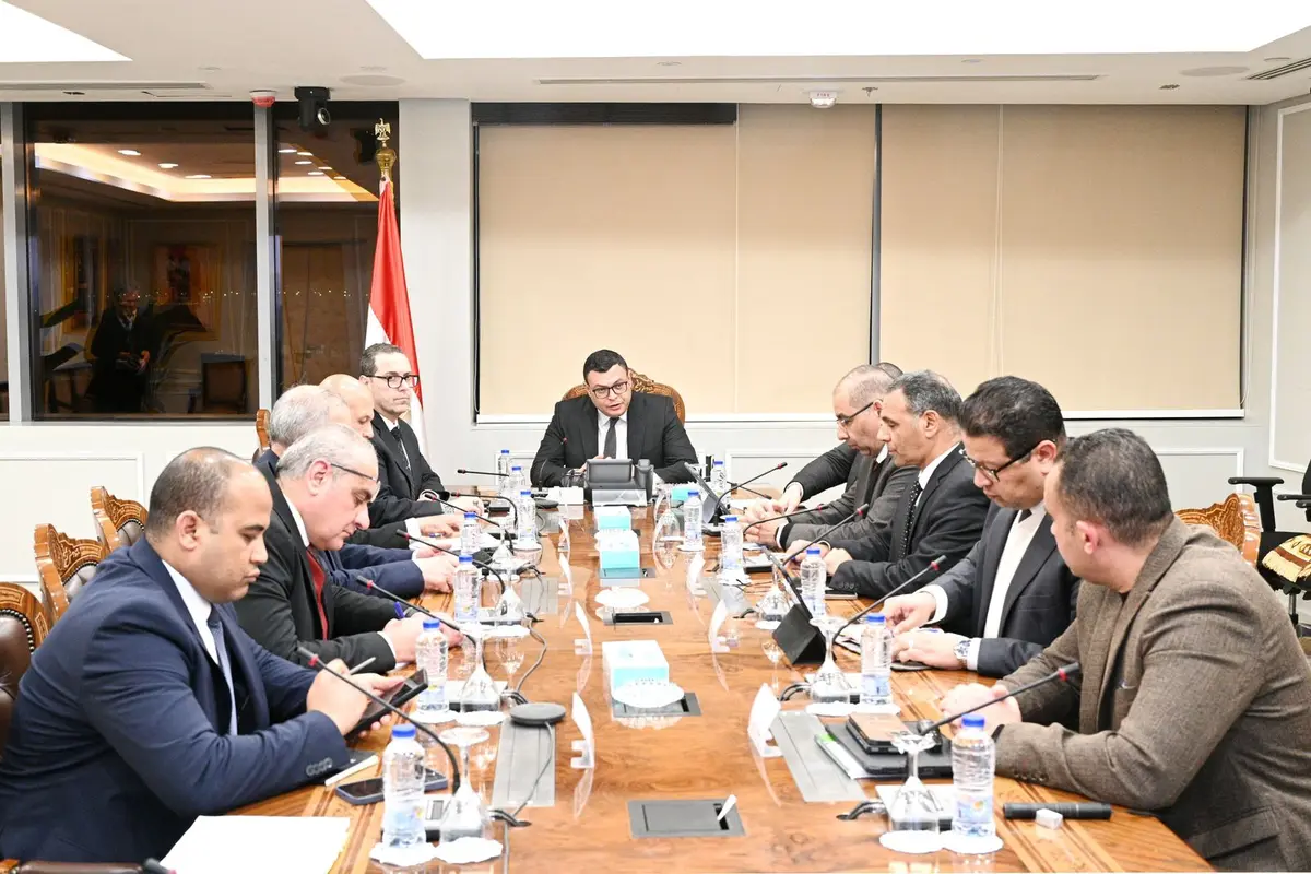 وزير الإسكان يتابع موقف مشروعات مدينة العلمين الجديدة - أموال الغد