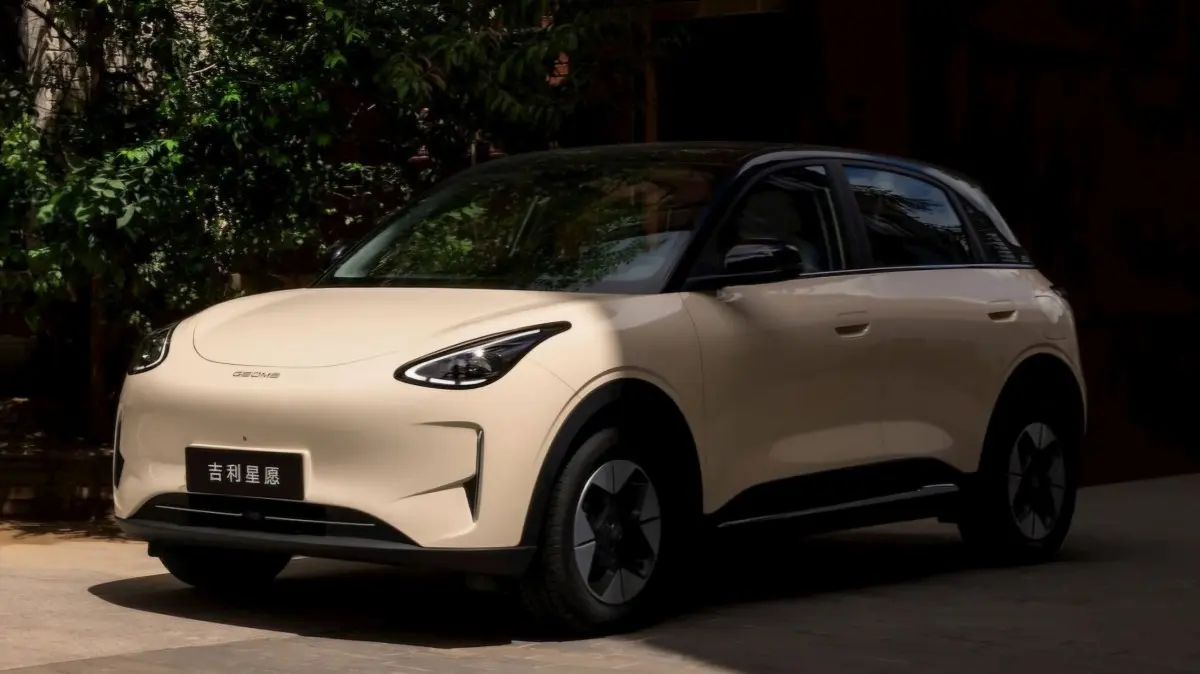 جيلي شينغيوان تتصدر قائمة EV في الصين 2025، تسلا موديل Y تتراجع