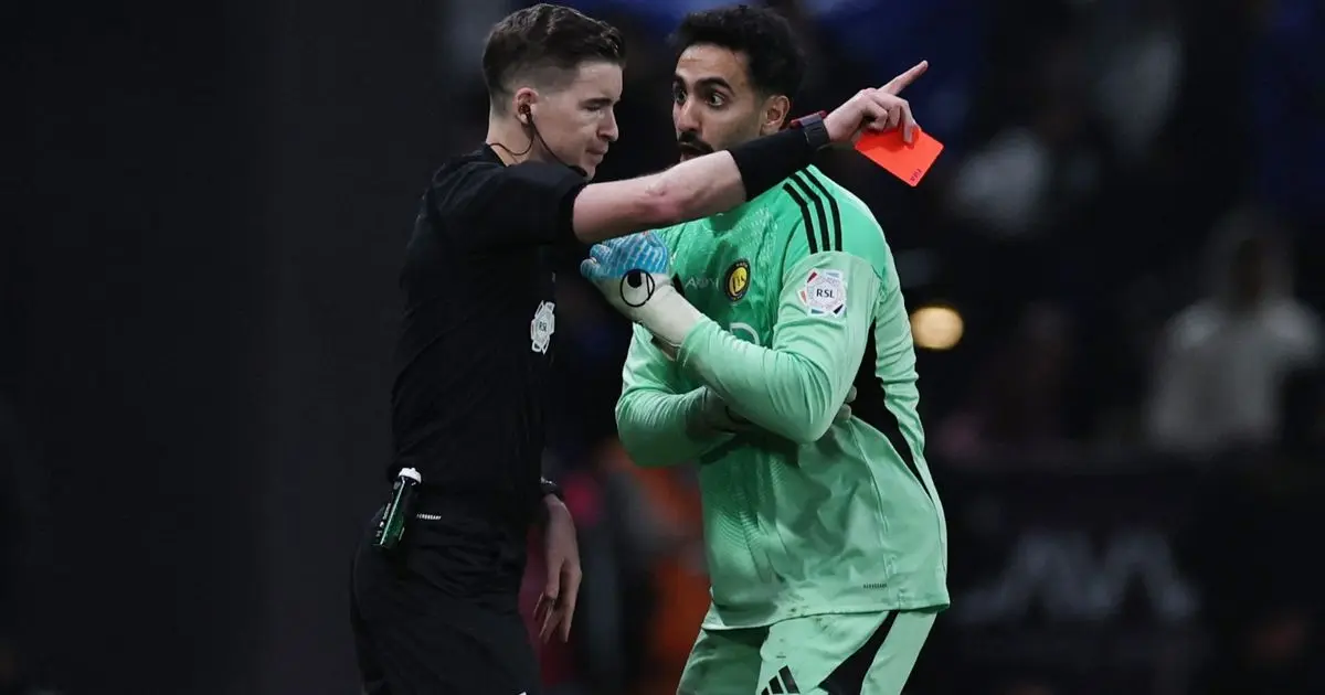 الكشف عن تفاصيل عقوبة حارس النصر العقيدي بعد طرده ضد الهلال
