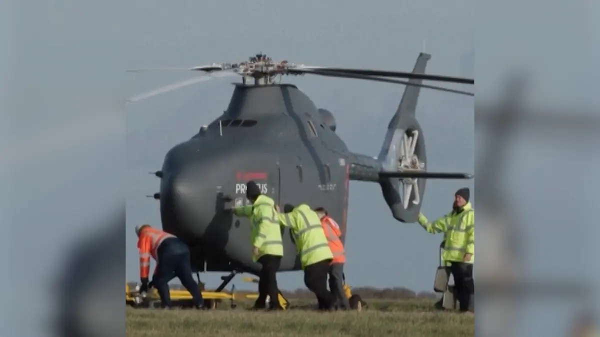 البحرية البريطانية تكشف النقاب عن مروحية ذاتية القيادة بدون طاقم