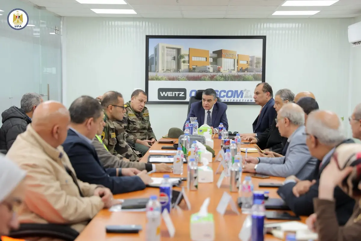 رئيس هيئة الشراء الموحد يتفقد مخزن القاهرة ضمن مشروع المخازن الاستراتيجية