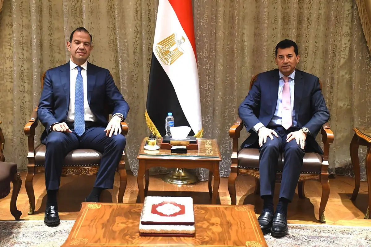 وزير الشباب ورئيس استادات يبحثان دعم الاتحادات والتعاون المشترك - أموال الغد
