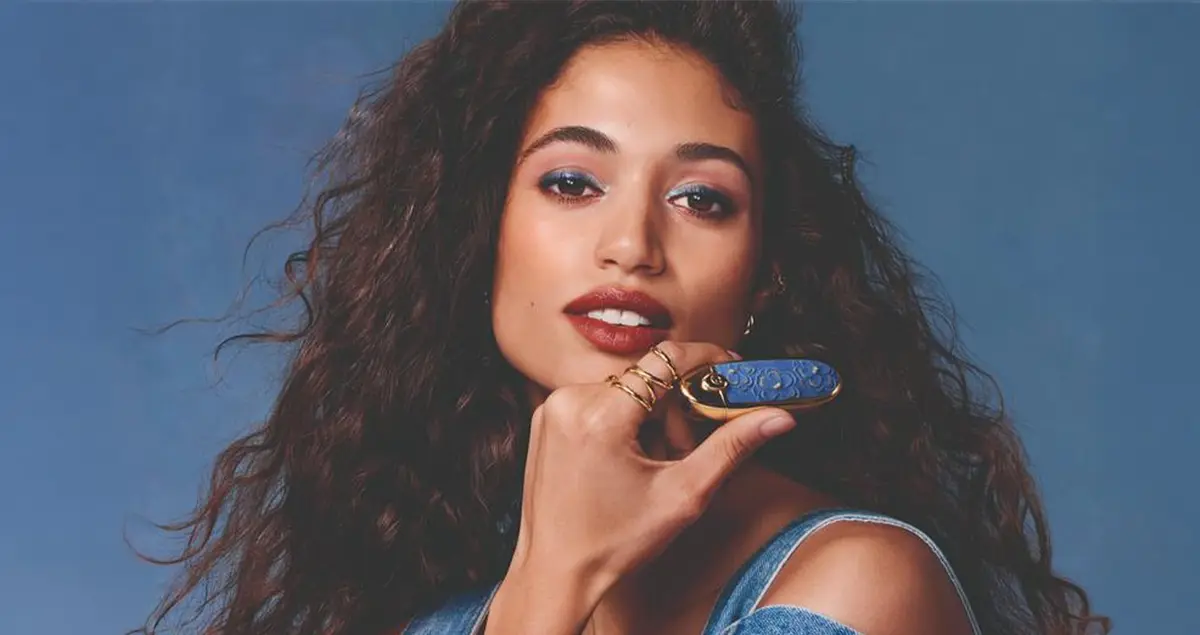 جدّدي حقيبة مكياجكِ مع مجموعة Blooming Denim من Guerlain