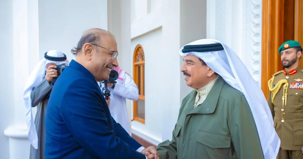 ملك البحرين ورئيس باكستان يبحثان مسارات التعاون